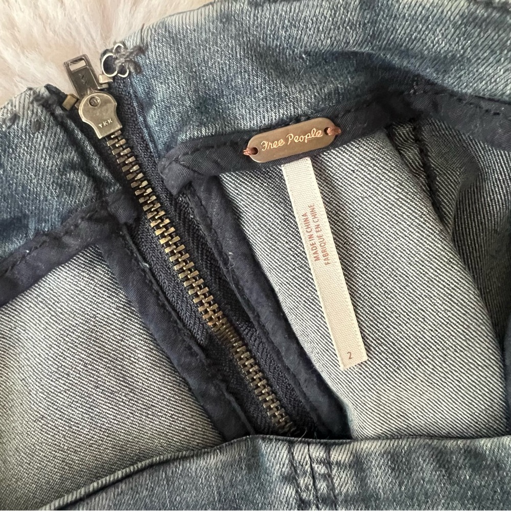 Super stretchy blue denim mini skirt
FP Modern Femme faded indigo - Picture 7 of 7